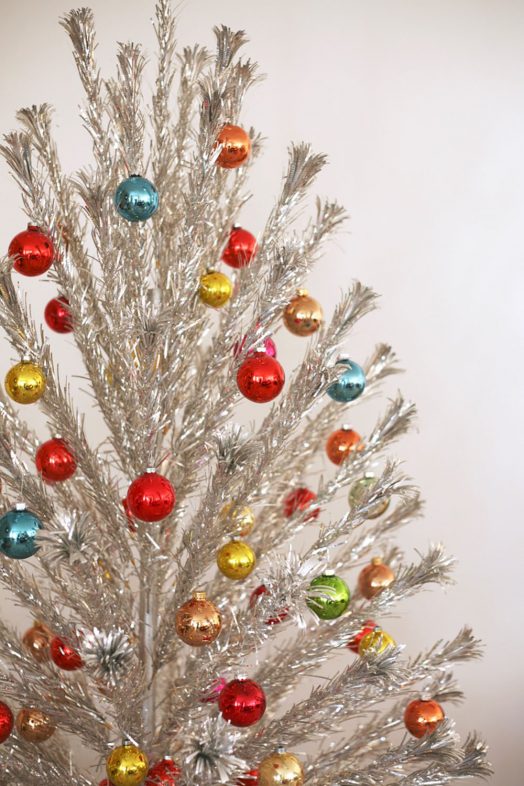 The Colorful Mod Christmas Tree Theme
