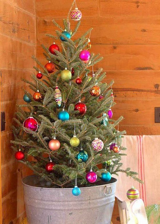 Simple and Understated Christmas Tree Themes