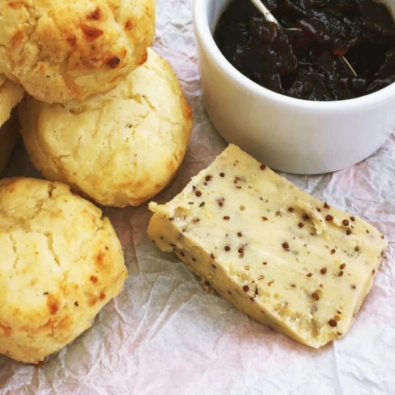 20 Picnic Recipes To Kick Off The Start of Summer: cheese scones