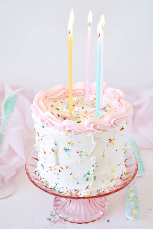 Elegant cake designs: Vanilla buttermilk Birthday cake