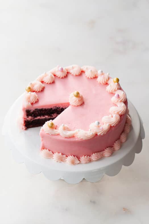 Elegant cake designs: pink buttercream and chocolate cake